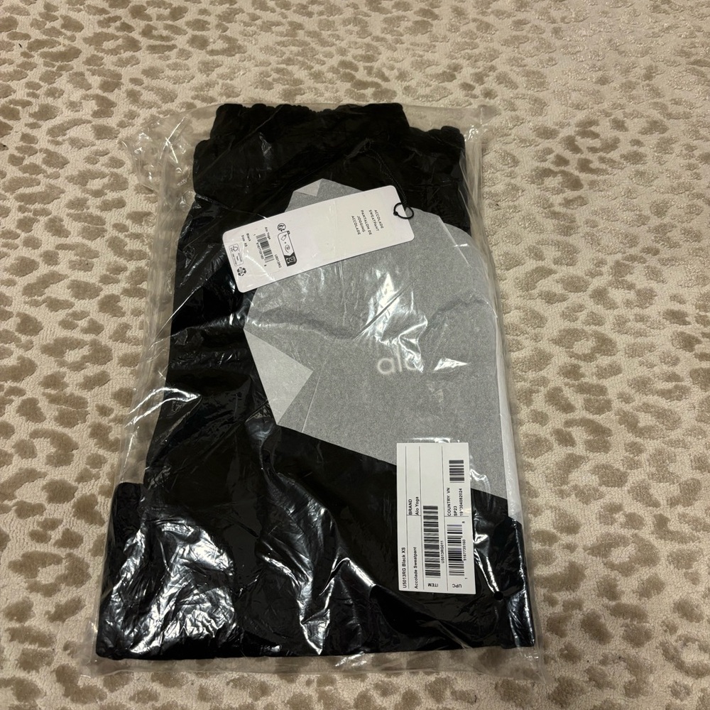 Alo Yoga Accolade Sweatpants NWT